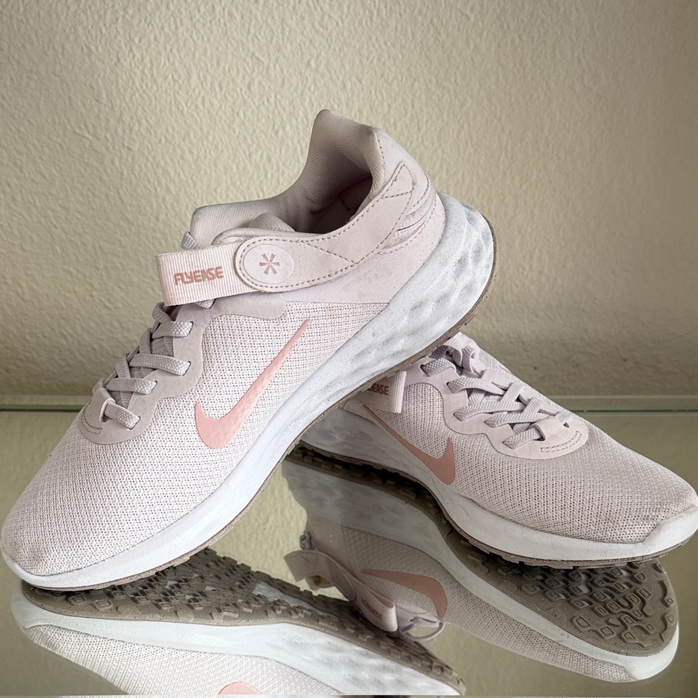 Nike Flyease Women's Shoes 7.5 Nike pink running shoes